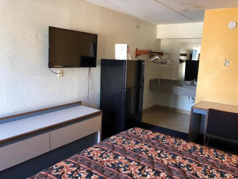Lone Star Inn image