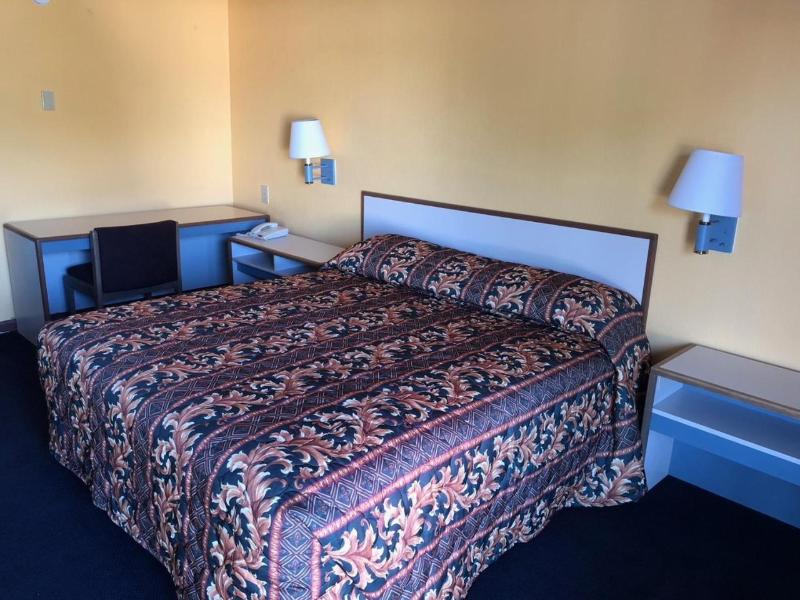 Lone Star Inn image