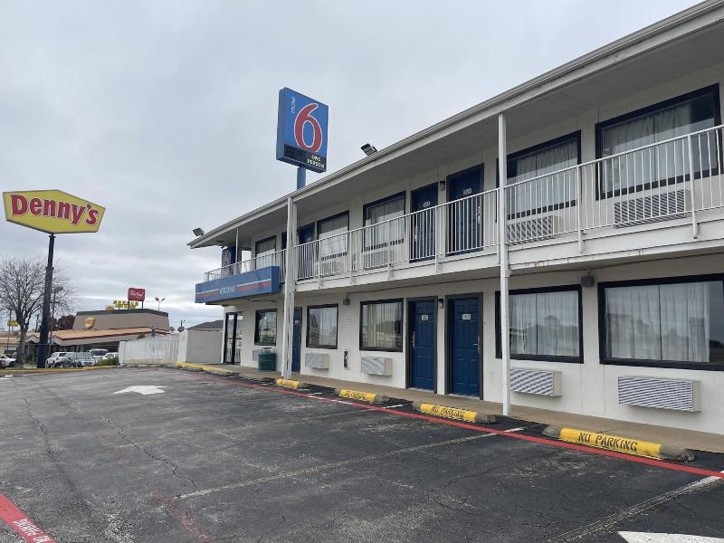 Motel 6 Denton - UNT image