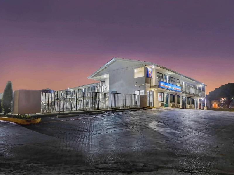 Motel 6 Denton - UNT image