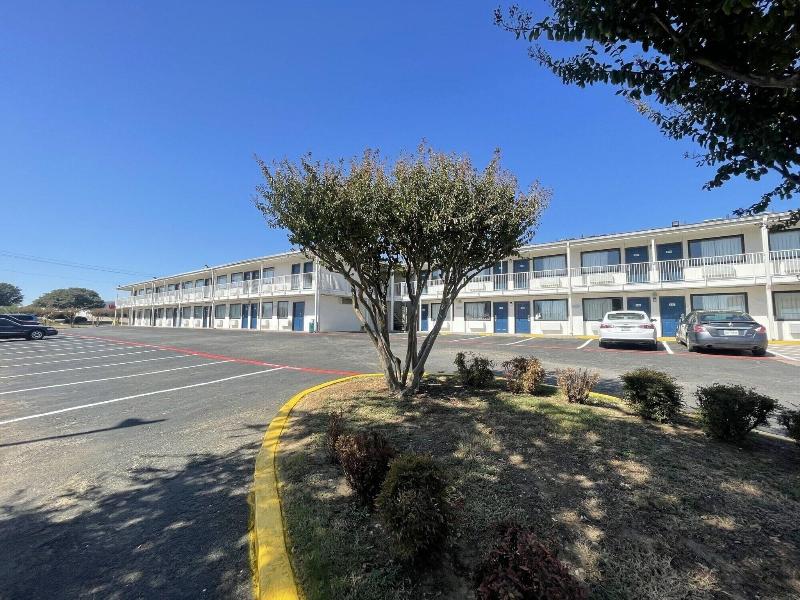 Motel 6 Denton - UNT image