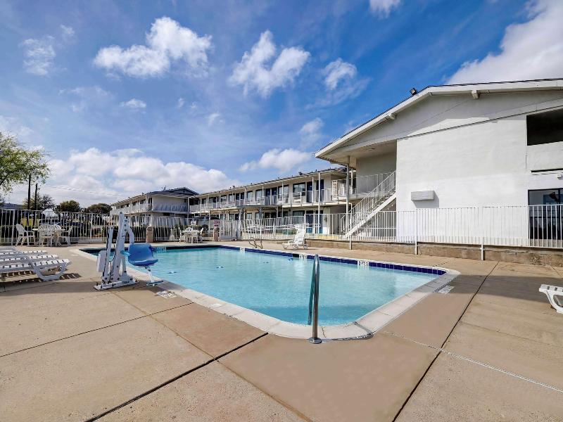 Motel 6 Denton - UNT image