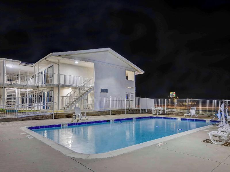Motel 6 Denton - UNT image