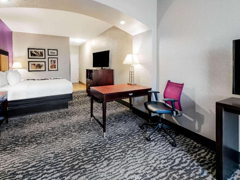 La Quinta Inn & Suites DFW Airport West - Bedford image