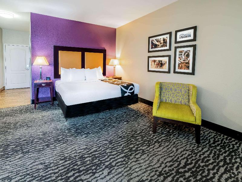 La Quinta Inn & Suites DFW Airport West - Bedford image