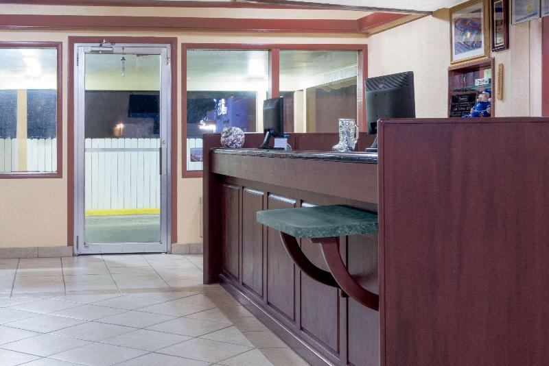 Travelodge by Wyndham Dodge City