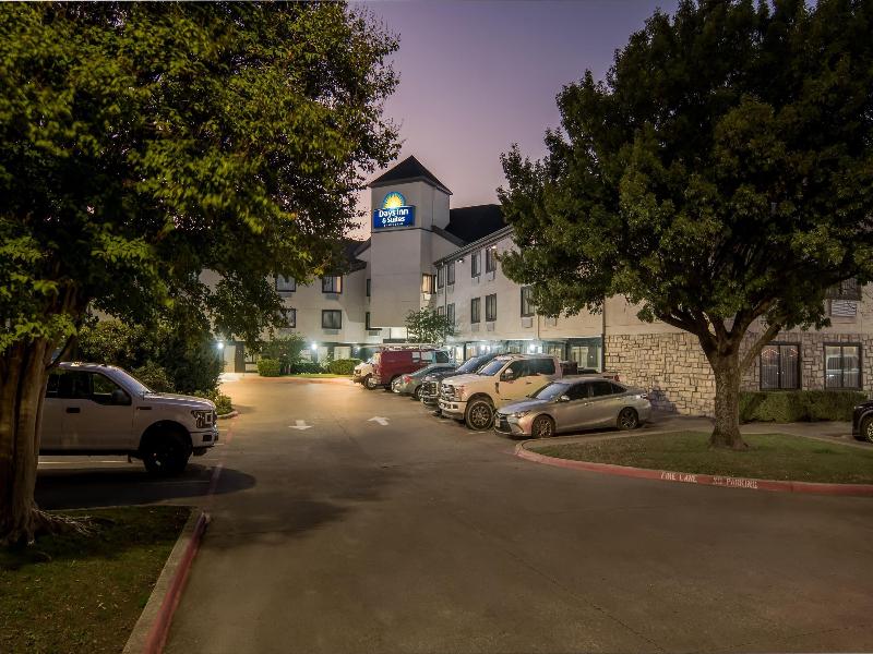 Days Inn & Suites by Wyndham DeSoto image