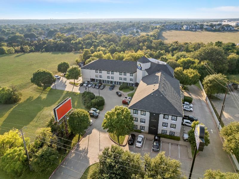 Days Inn & Suites by Wyndham DeSoto image