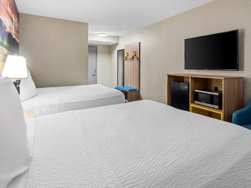 Days Inn & Suites by Wyndham DeSoto image