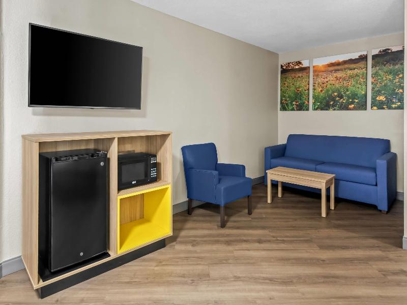 Days Inn & Suites by Wyndham DeSoto image
