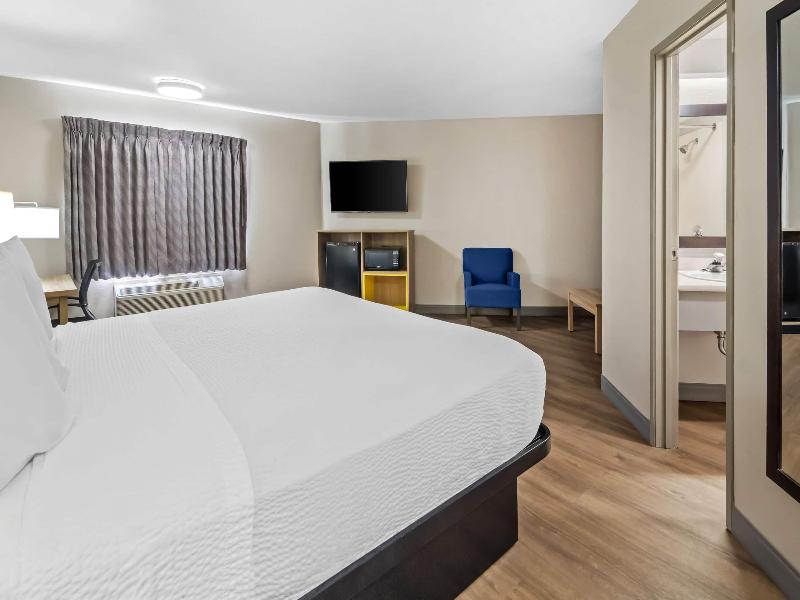 Days Inn & Suites by Wyndham DeSoto image