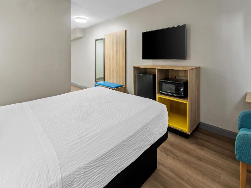 Days Inn & Suites by Wyndham DeSoto image