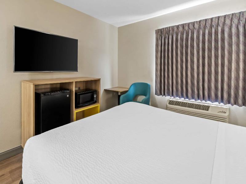 Days Inn & Suites by Wyndham DeSoto image