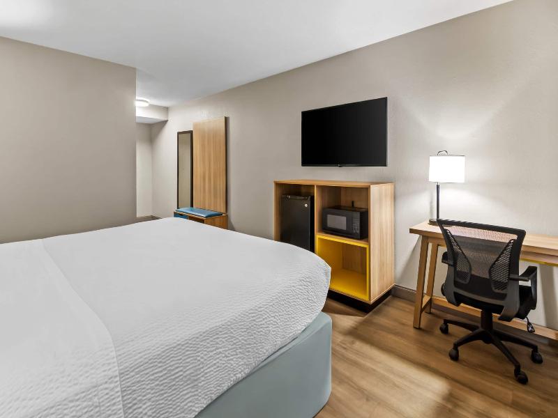 Days Inn & Suites by Wyndham DeSoto image