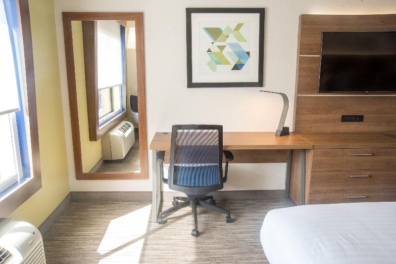 Holiday Inn Express Easton image