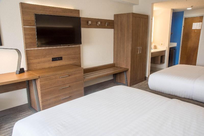 Holiday Inn Express Easton image