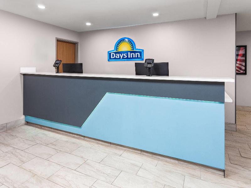 Days Inn By Wyndham Eagle River image 9