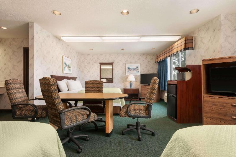 Days Inn By Wyndham Eagle River image
