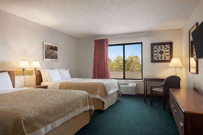 Days Inn By Wyndham Eagle River image 8