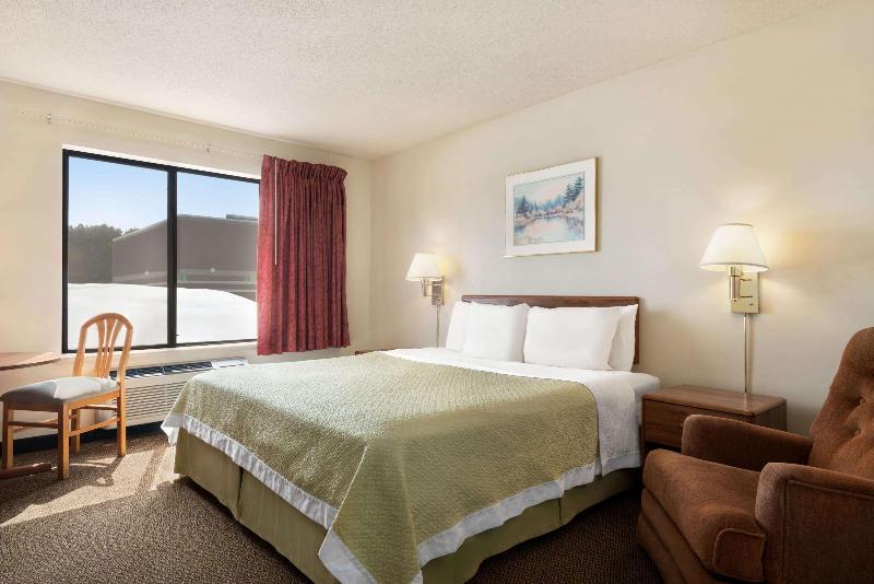 Days Inn By Wyndham Eagle River image