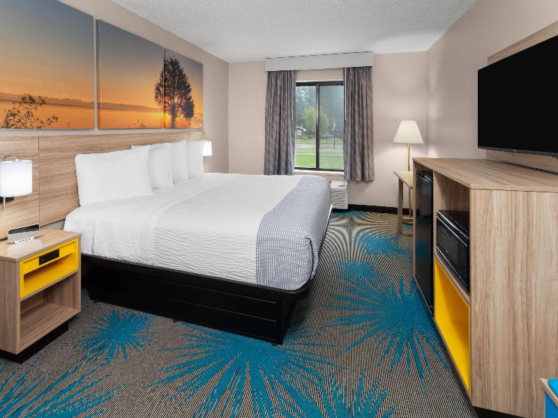 Days Inn By Wyndham Eagle River image