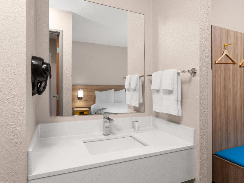 Days Inn By Wyndham Eagle River image