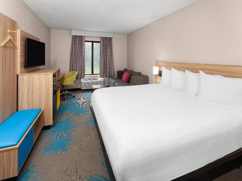 Days Inn By Wyndham Eagle River image