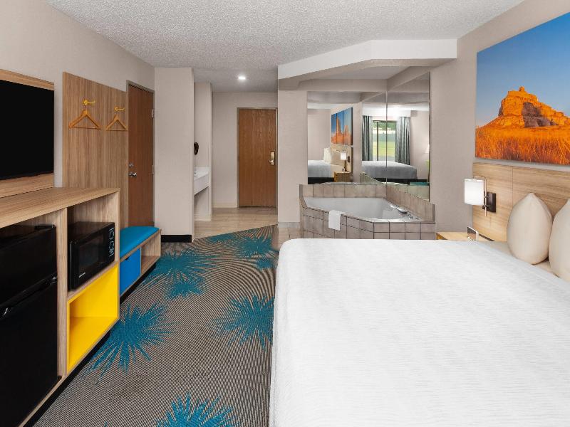 Days Inn By Wyndham Eagle River image