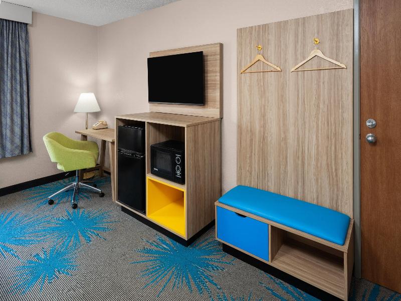 Days Inn By Wyndham Eagle River image