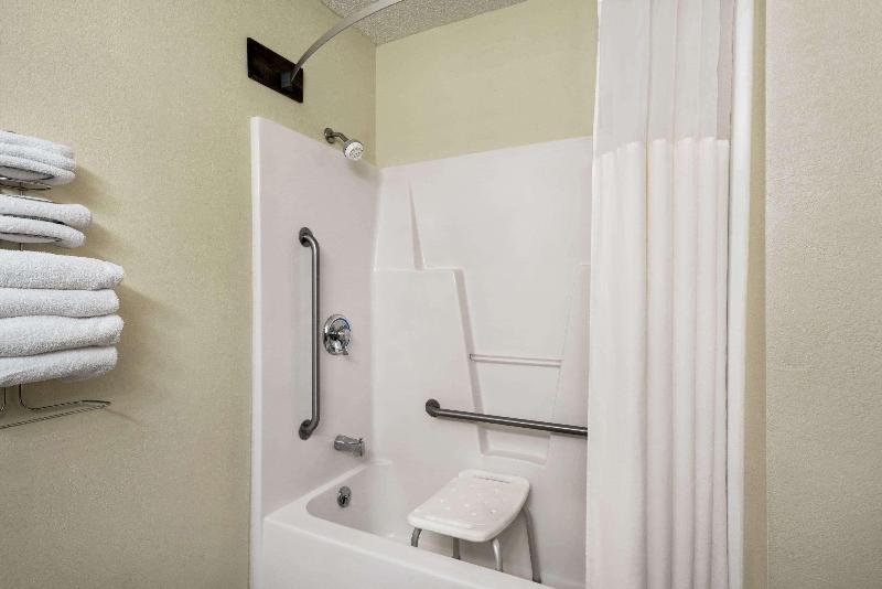 Days Inn By Wyndham Eagle River image