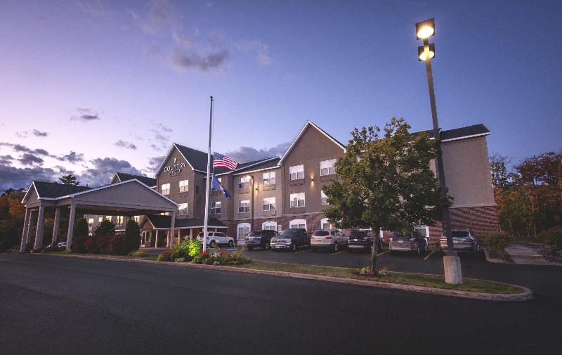 HOLIDAY INN EXPRESS & SUITES MARQUETTE
