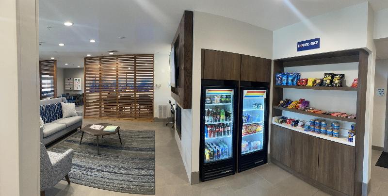 Holiday Inn Express & Suites Marquette image
