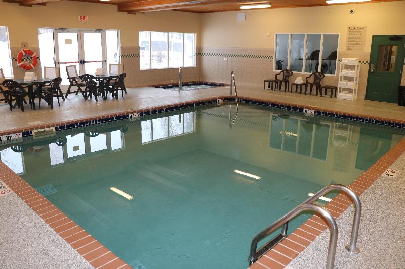 Holiday Inn Express & Suites Marquette image