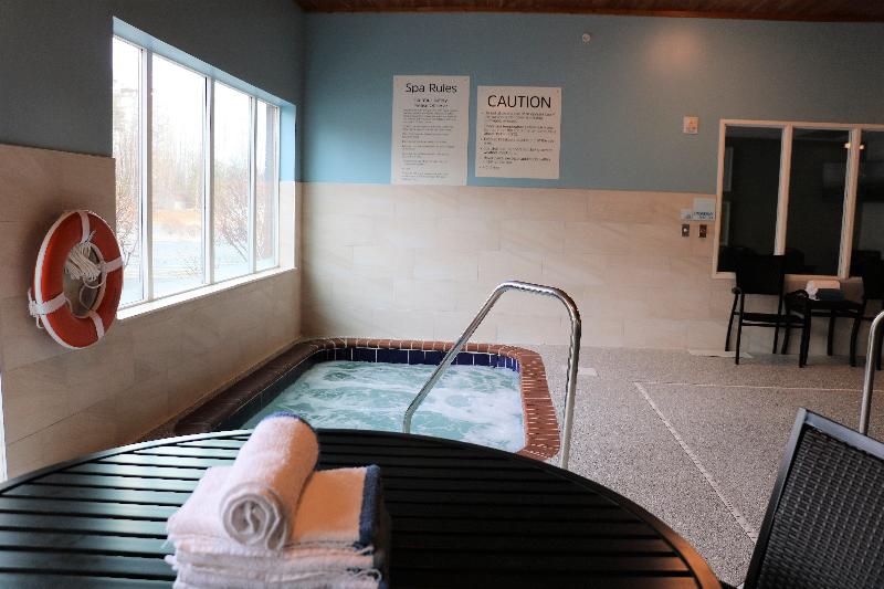 Holiday Inn Express & Suites Marquette image