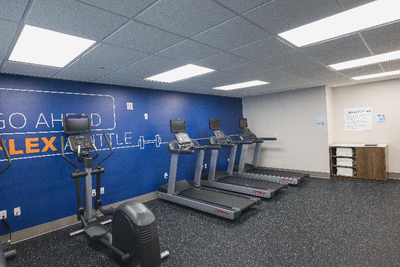 Holiday Inn Express & Suites Marquette image