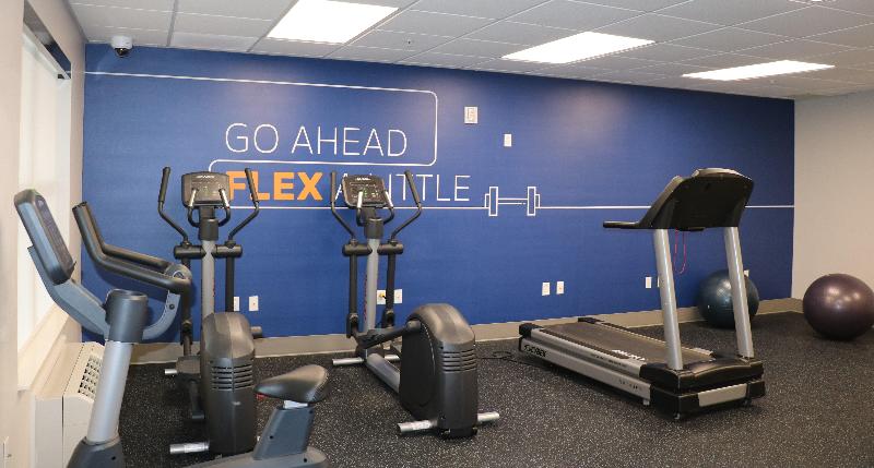 Holiday Inn Express & Suites Marquette image