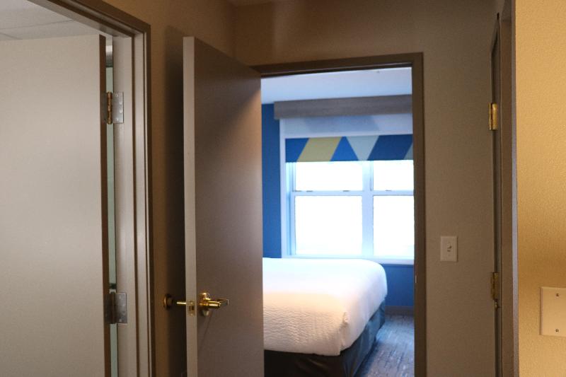 Holiday Inn Express & Suites Marquette image
