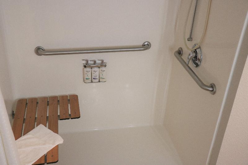Holiday Inn Express & Suites Marquette image