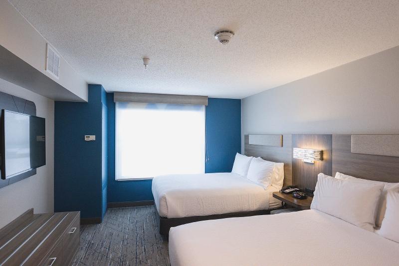 Holiday Inn Express & Suites Marquette image