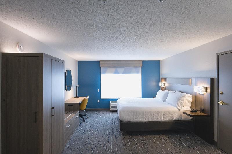 Holiday Inn Express & Suites Marquette image