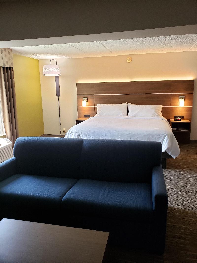 Holiday Inn Express Edgewood-Aberdeen-Bel Air photo 22