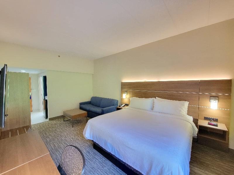 Holiday Inn Express Edgewood-Aberdeen-Bel Air photo 23