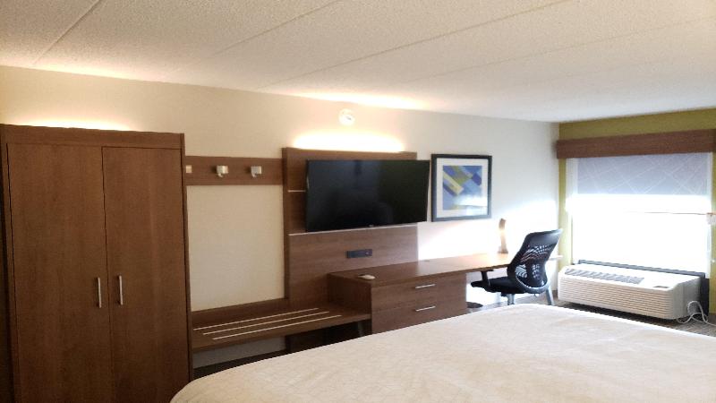 Holiday Inn Express Edgewood-Aberdeen-Bel Air photo 14