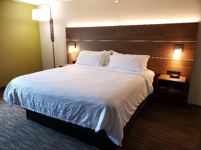 Holiday Inn Express Edgewood-Aberdeen-Bel Air photo 12
