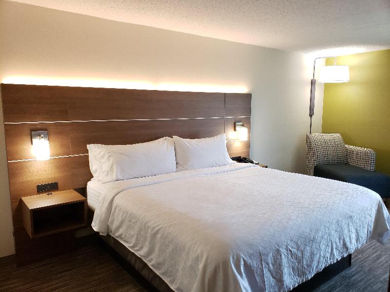 Holiday Inn Express Edgewood-Aberdeen-Bel Air photo 13