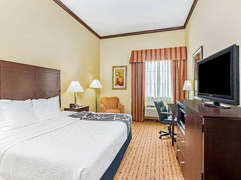 La Quinta Inn & Suites Ennis image