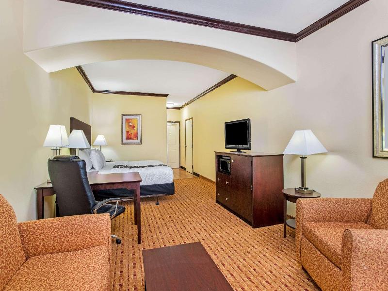 La Quinta Inn & Suites Ennis image