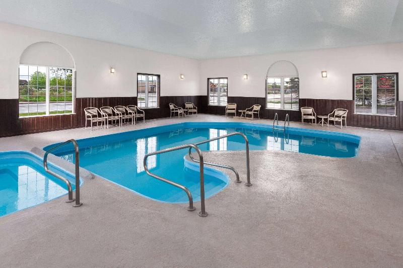 AmericInn by Wyndham Eagle River Downtown image