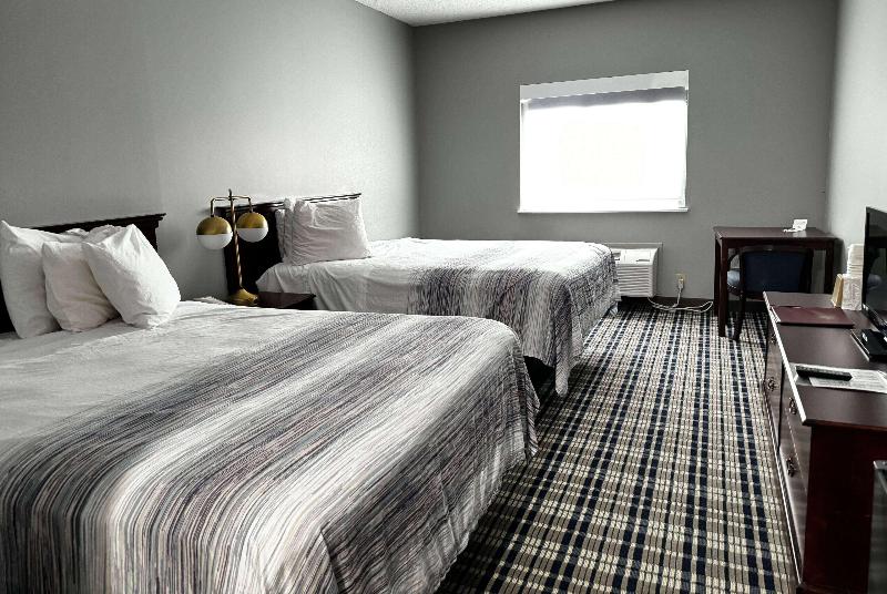AmericInn by Wyndham Eagle River Downtown image