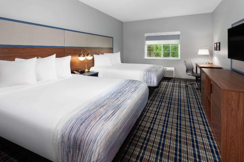 AmericInn by Wyndham Eagle River Downtown image